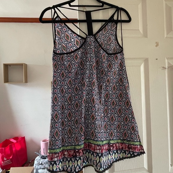 Geometric Patterned Blouse - Picture 4 of 5